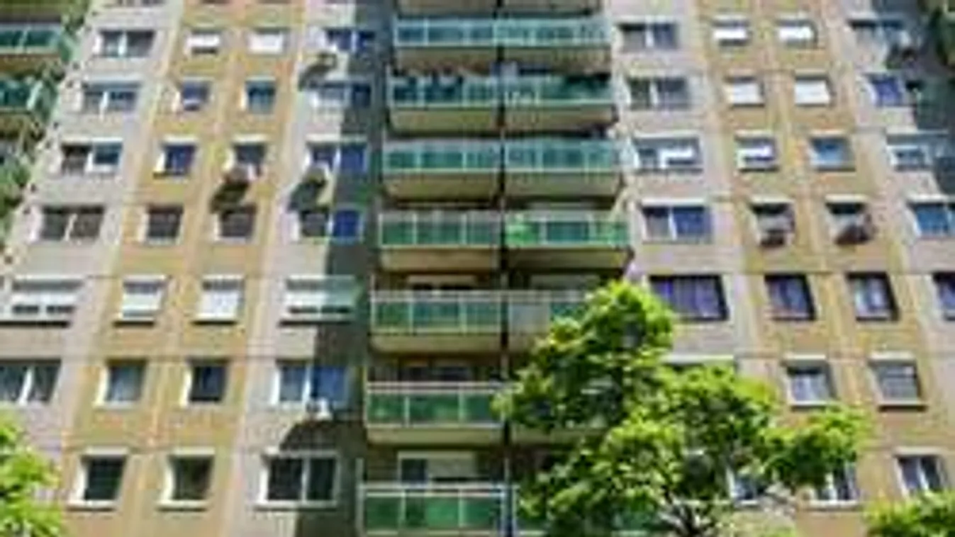 Dráma a lakótelepen: Az emeleti lakás párkányán mászkált az ötéves fiú