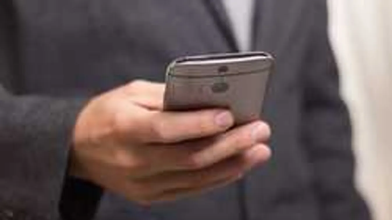 A telefonja buktatta le, kiderült a férfi szörnyű titka