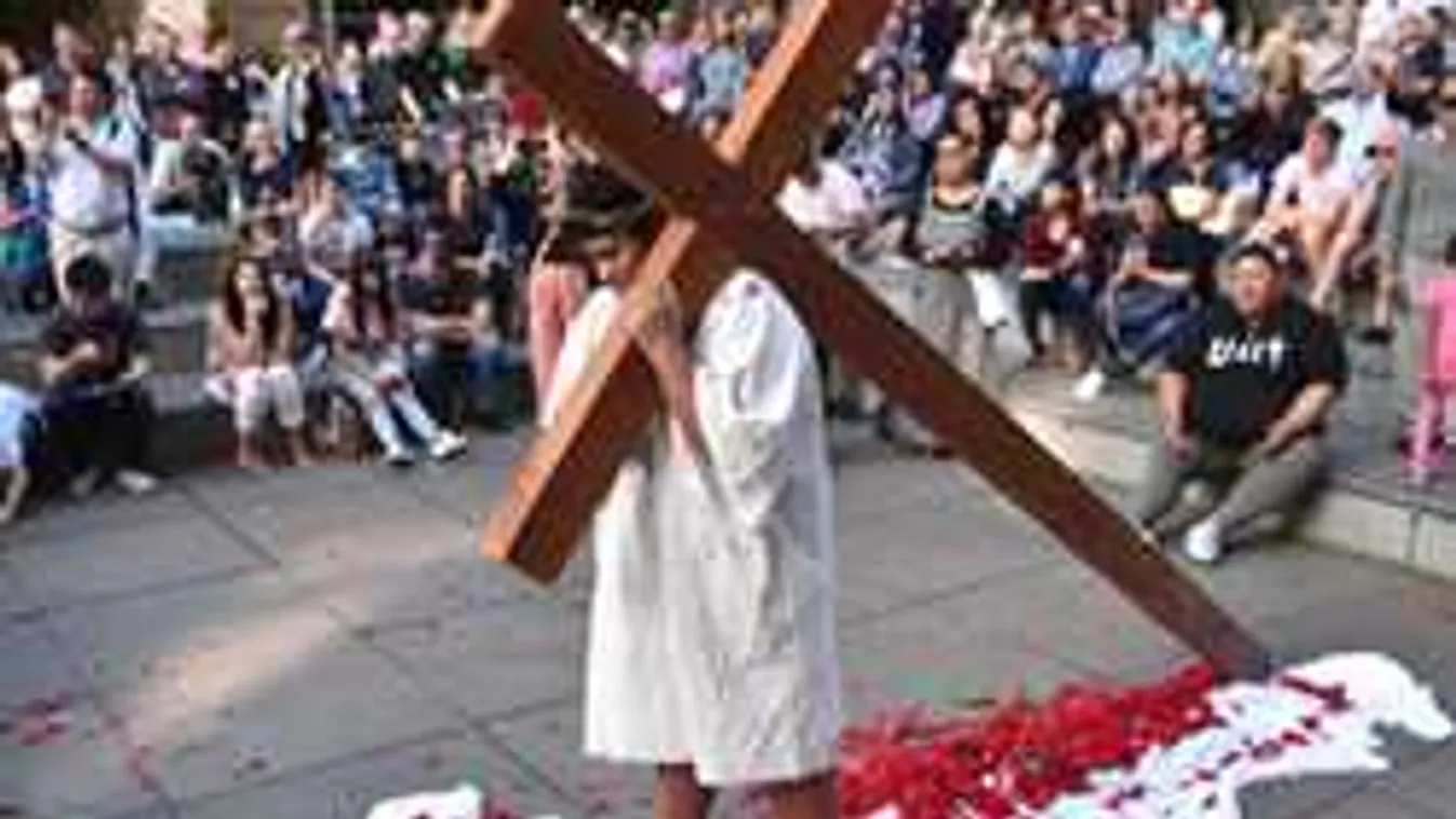 Brutális szertartással emlékeztek nagypéntekre - Képgaléria