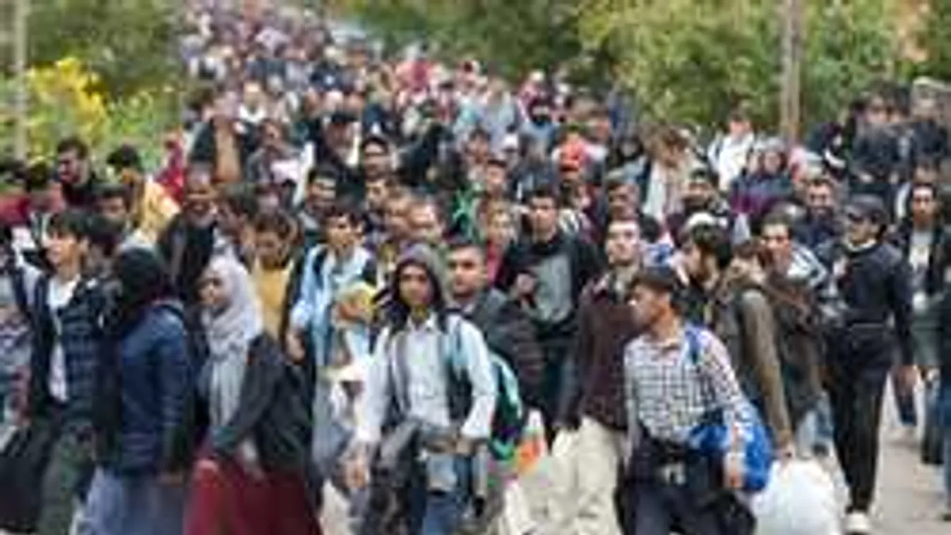Újabb migránsinváziótól tartanak Közép-Európa polgárai