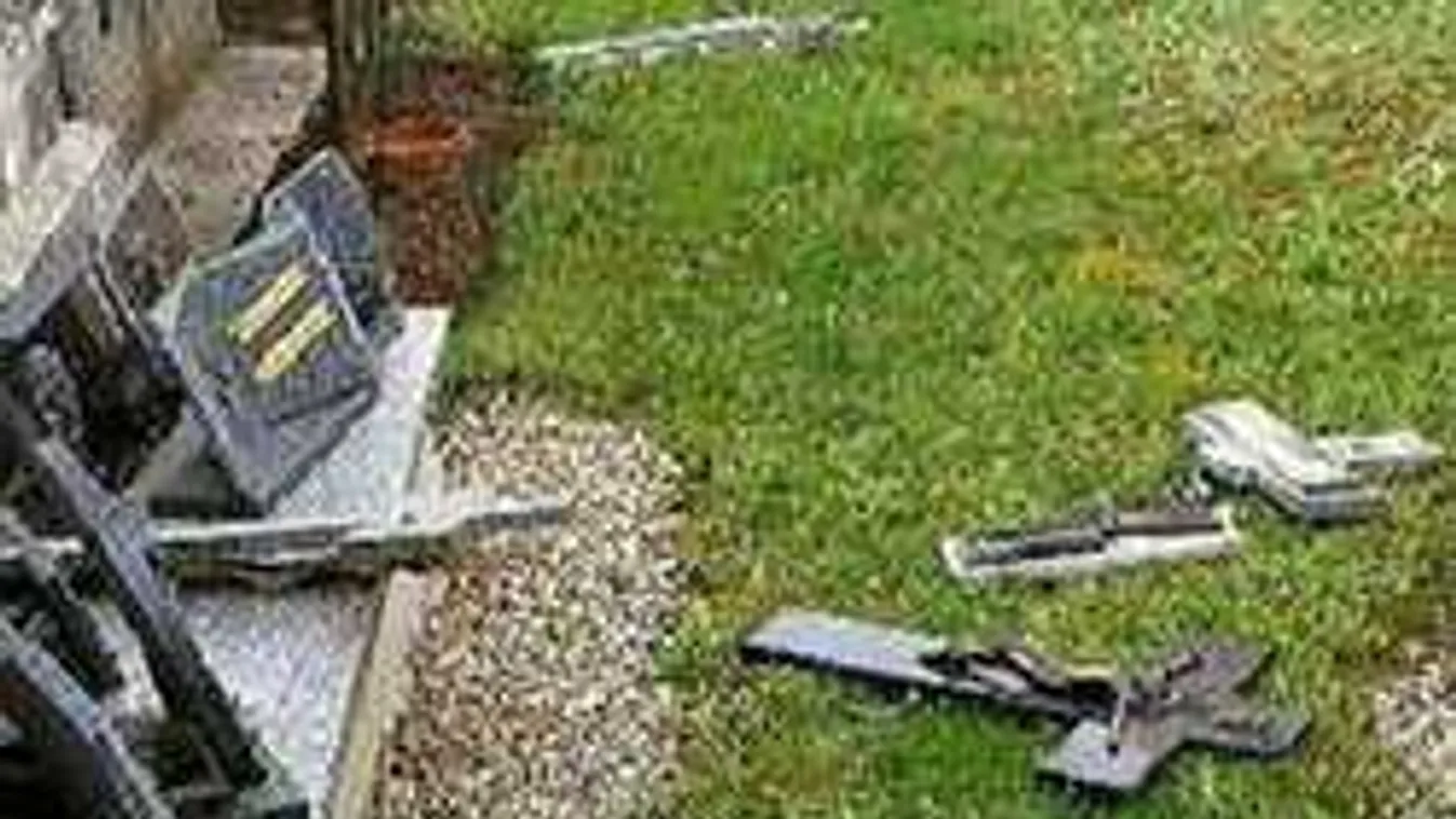 60 keresztet törtek el és szaggatak le a sírokról egy francia temetőben!