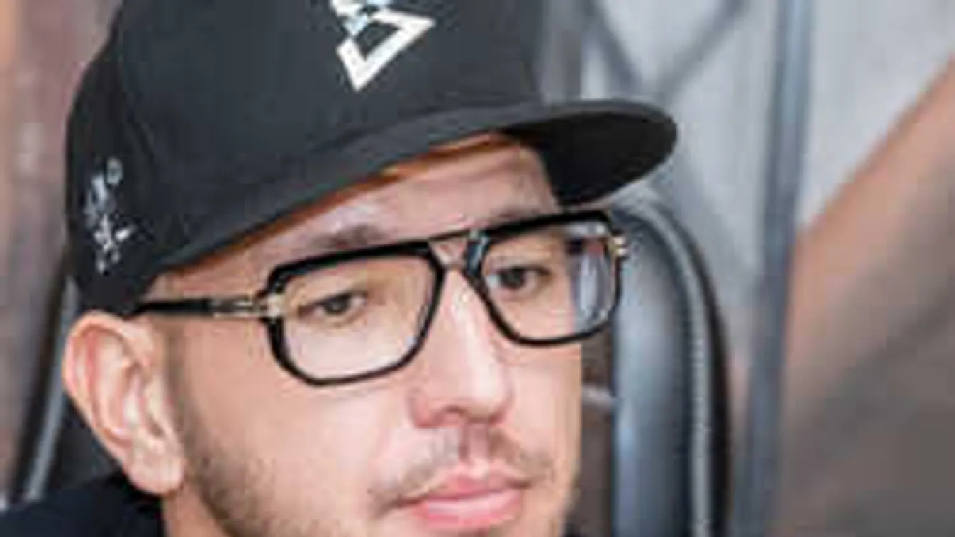 Így néz ki most Curtis várandós menyasszonya