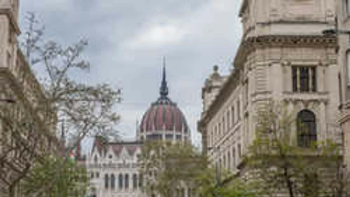 100 méteres trianoni emlékmű épül a Parlamentnél