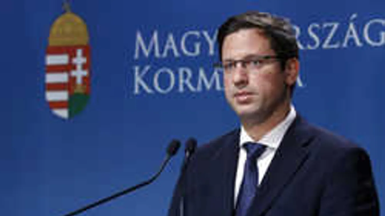 Gulyás Gergely: Brüsszelnek le kell állítania a migránskártyaprogramot