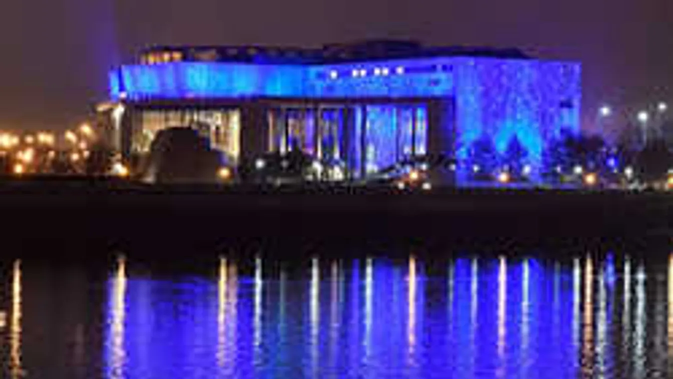 Rémisztő attrakcióval szórakoztatták a járókelőket a MÜPÁ-nál