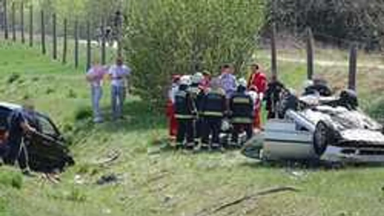 Megrázó helyszíni fotók: gyerek is megsérült az M5-ös autópályán