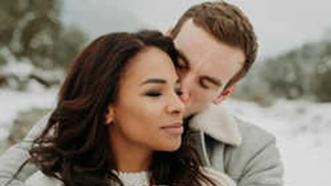 Õszinte vallomás, így éli meg az anyaságot a magyar modell