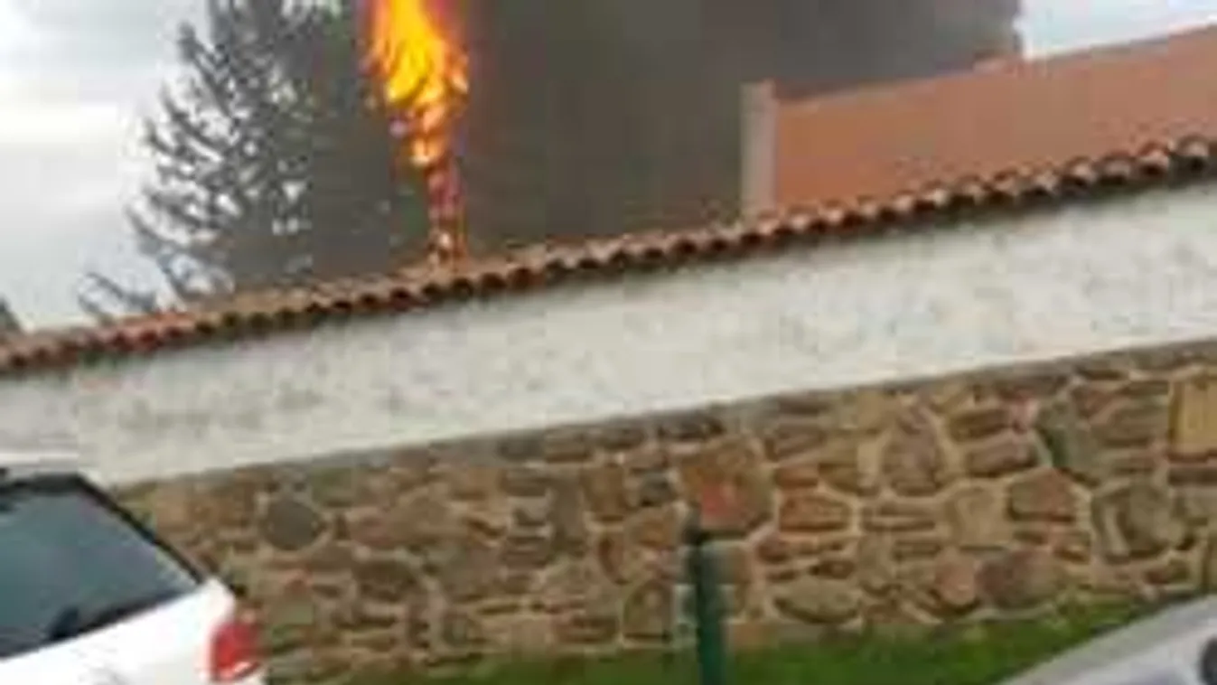 Hatalmas lángokkal ég egy cukrászda a Duna partján - videó