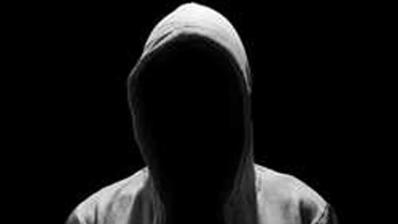 Rejtélyes csuklyás fantom garázdálkodik a Gellért-hegyen - durva fotók