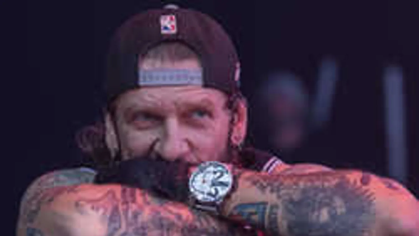 Árulkodó jelek: kibékült volt barátnőjével a magyar rapper