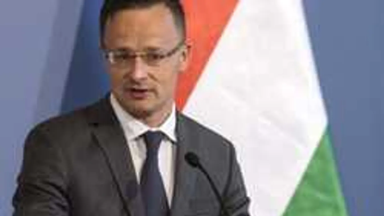 Szijjártó: A NATO-nak a déli határokra is figyelnie kell