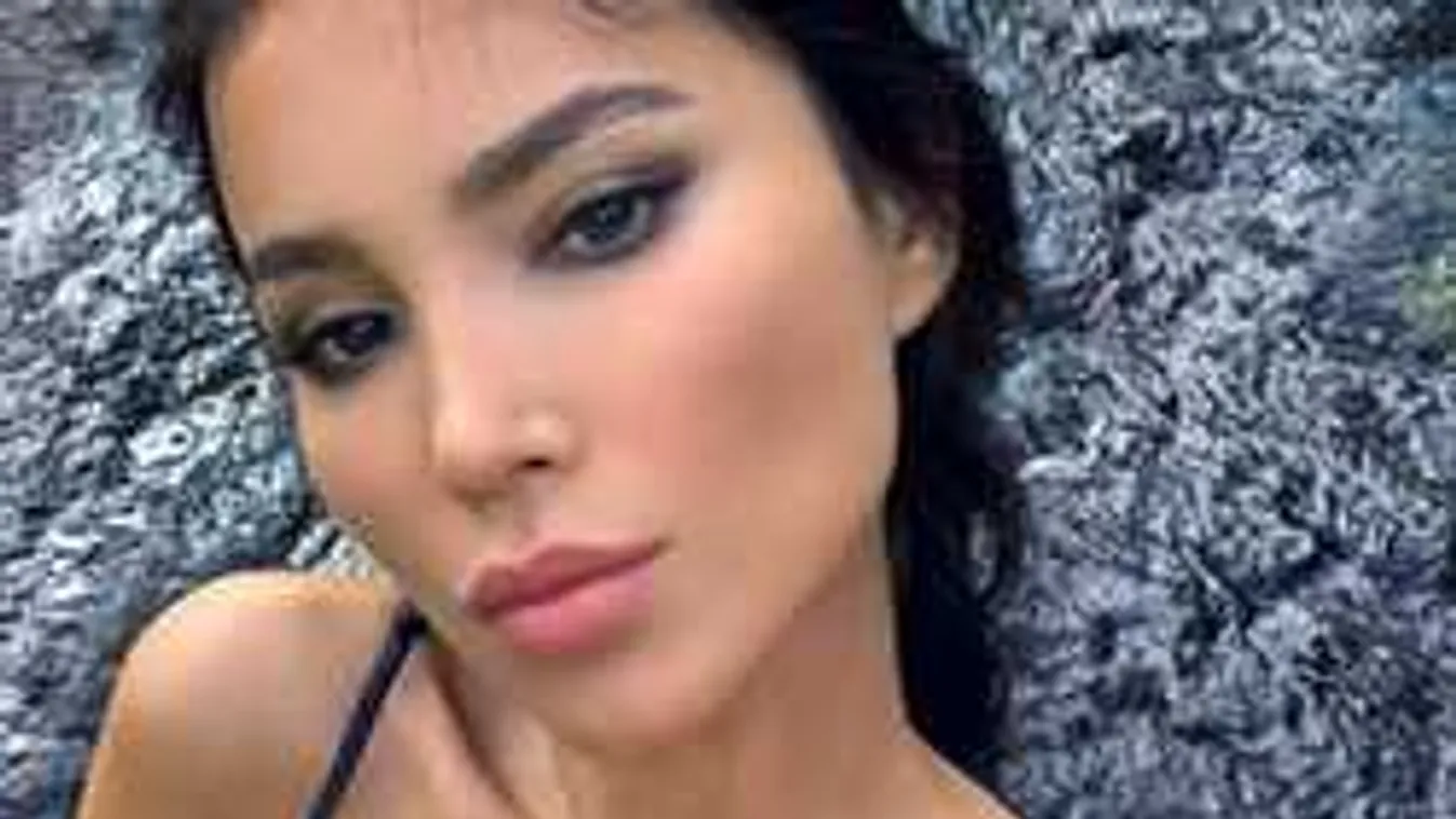 Fekvőtámasz félmeztelenül, ebben a pózban fotózták le a színésznőt