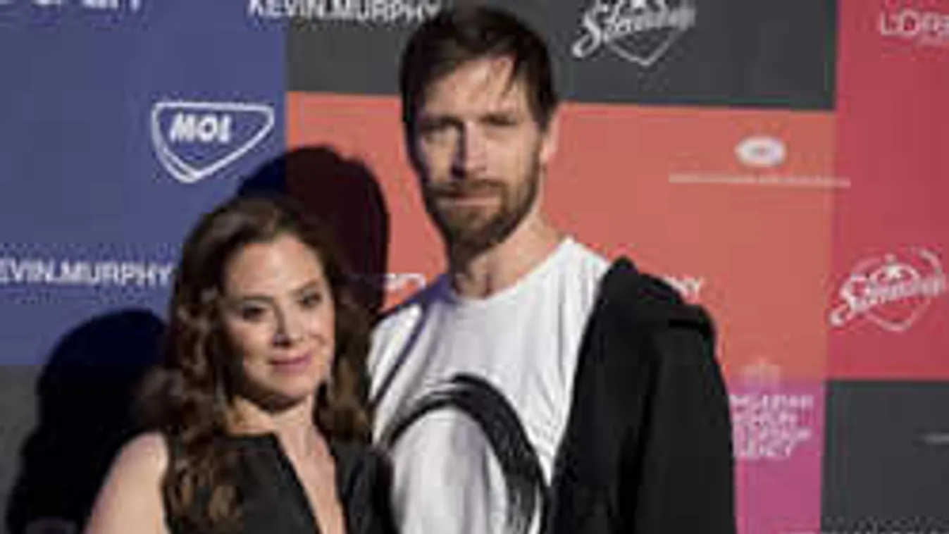 Irigylésre méltó pár: romantikus fotón Szinetár Dóra és férje