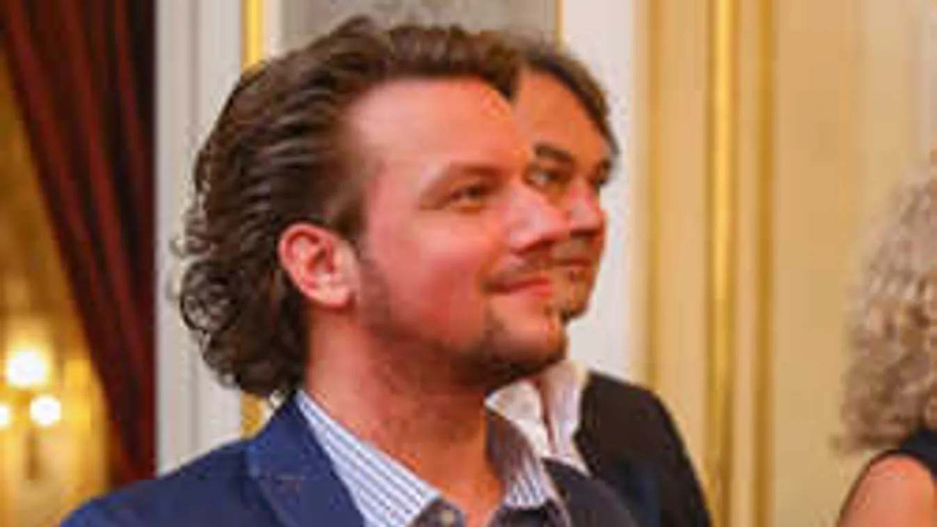 Eldurvult a helyzet, őrült zaklatója teszi tönkre Peller Károly életét