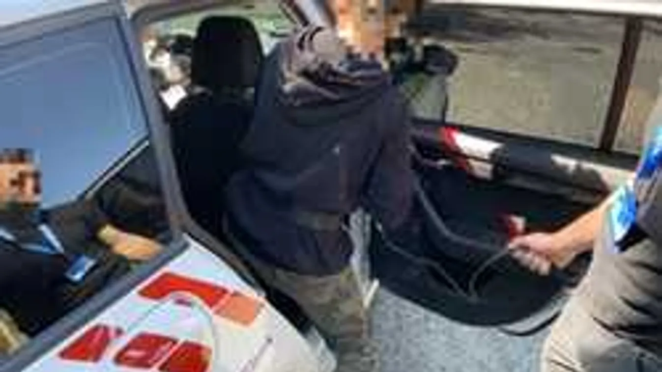 Mi lesz a sorsa? Megrázó részletek derültek ki a fűben hagyott babáról