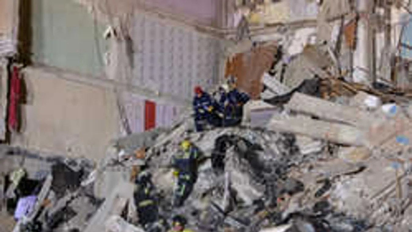 Összeomlott két négyemeletes ház, többen meghaltak, eltűntek