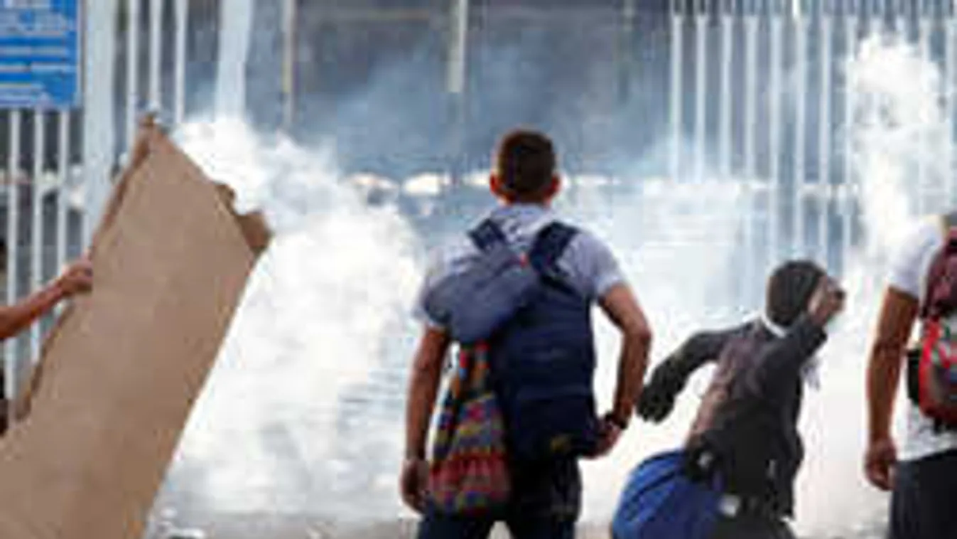 Határvédelemre kellene fordítani a migránsoknak szánt pénzt