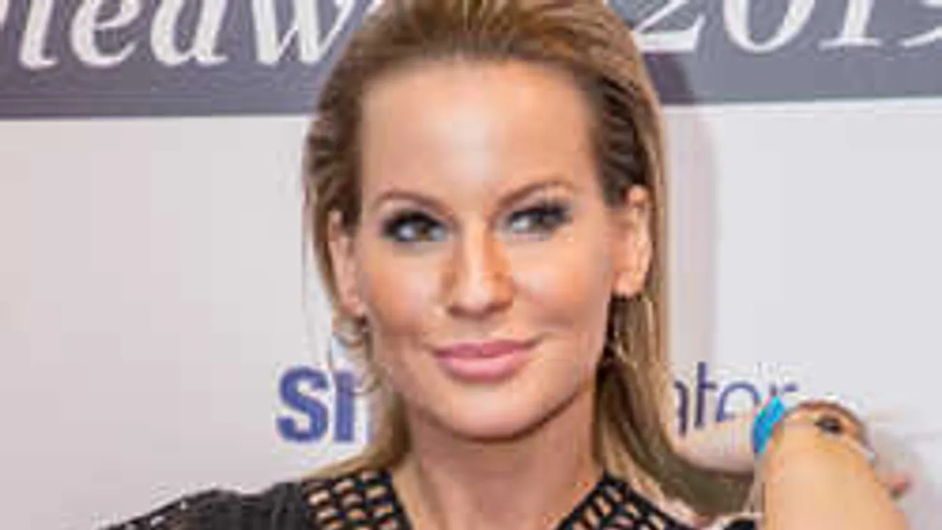 Jól kezdődik a hét: Melltartóban állt modellt a TV2 műsorvezetője