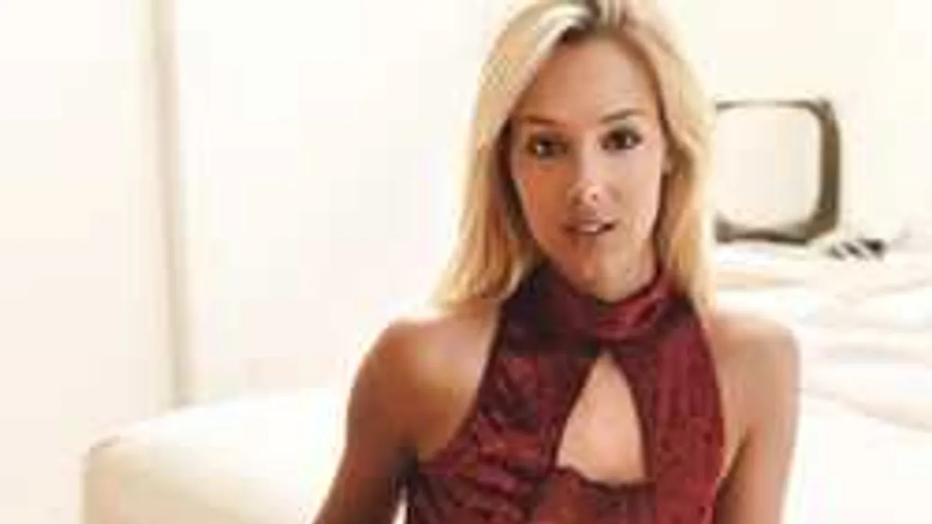 Meztelen képpel üzent a világsztár magyar barátnője