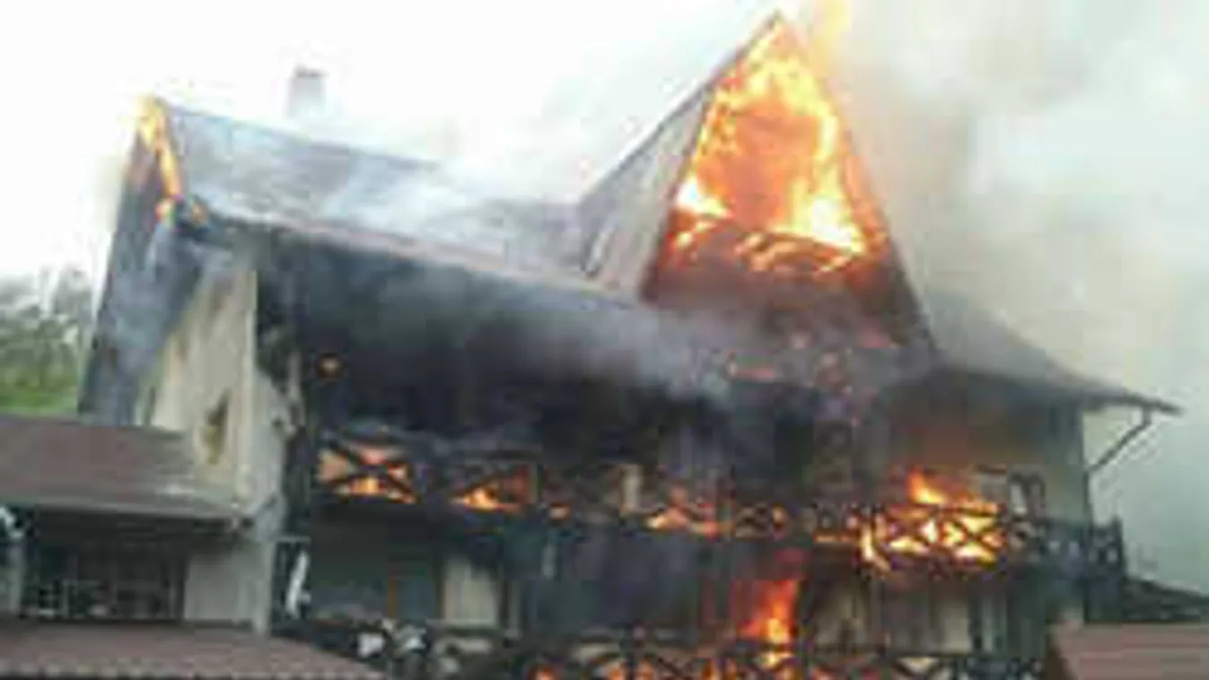 Borzalmas látvány: kigyulladt egy szálloda Zólyom környékén