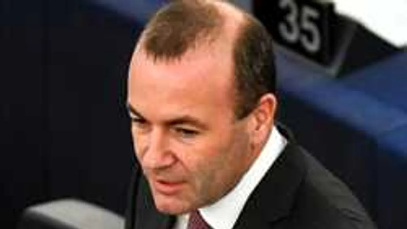 Gyáva és alattomos Manfred Weber kampánya