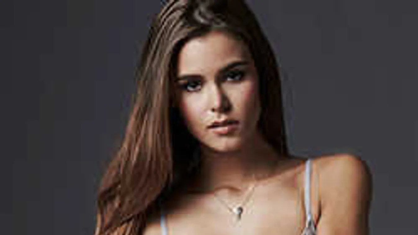 Bárki megcsodálhatta a meztelenkedő lány formás melleit a strandon!