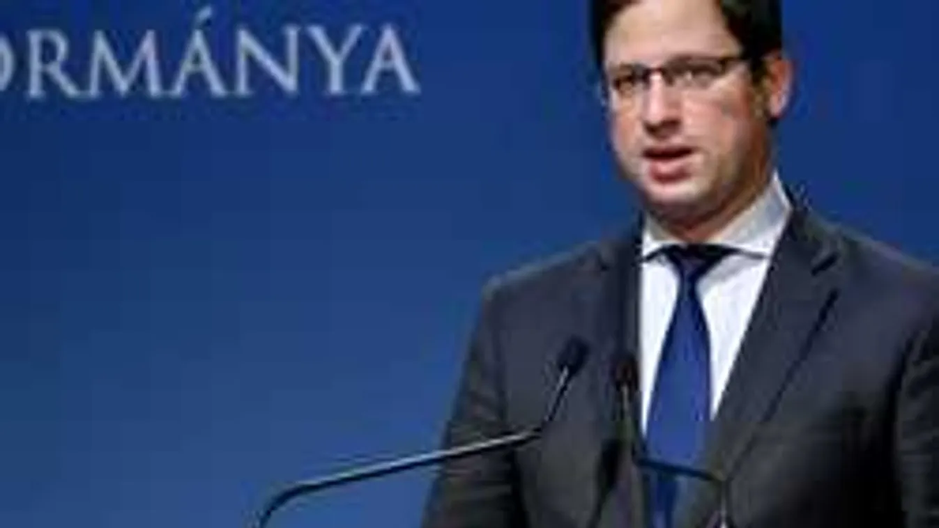 Gulyás Gergely: Ijesztő, hogy az ellenzék a bevándorláspárti Európa mögé áll