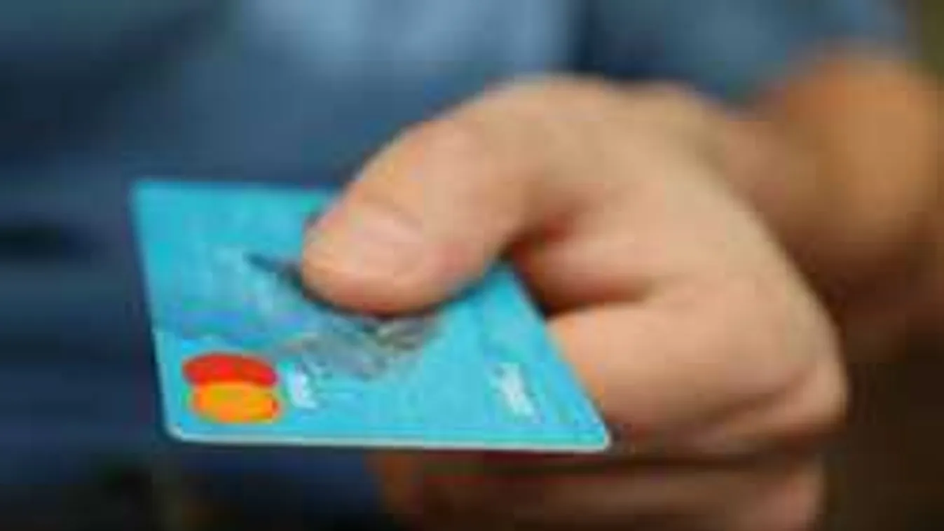 Ügyes trükkel drágítják a számlákat a bankok