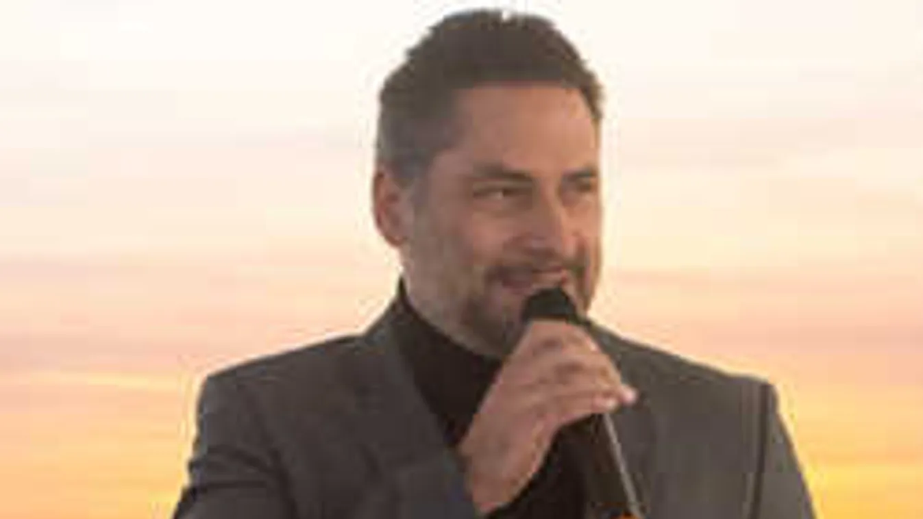 Exénél kapták lencsevégre az ismert magyar színészt