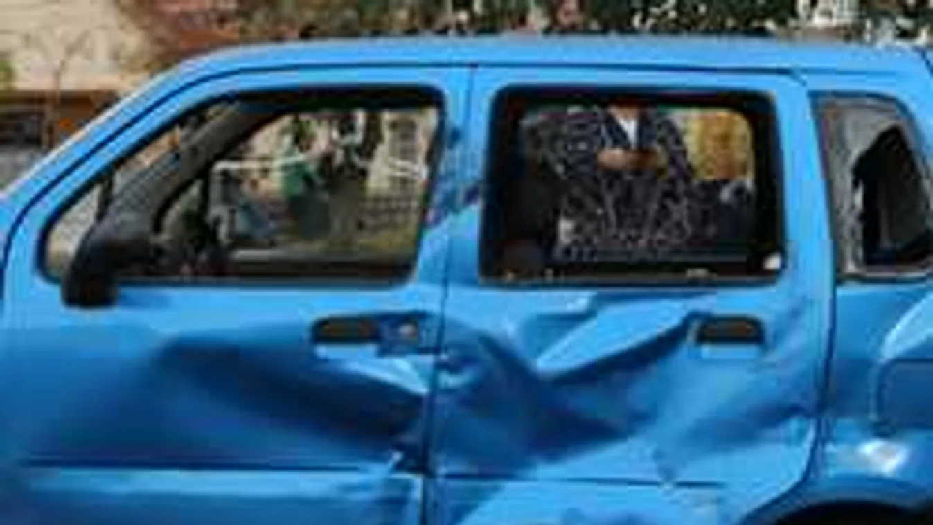 Teljes az útzár: Frontális karambol a 35-ös főúton