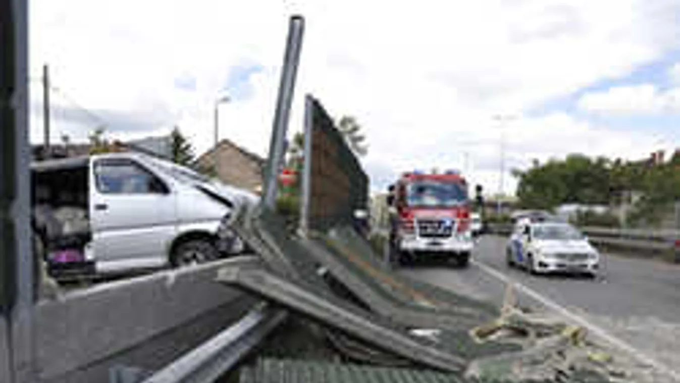 Hatalmas pusztítást végzett egy kisteherautó Budapesten