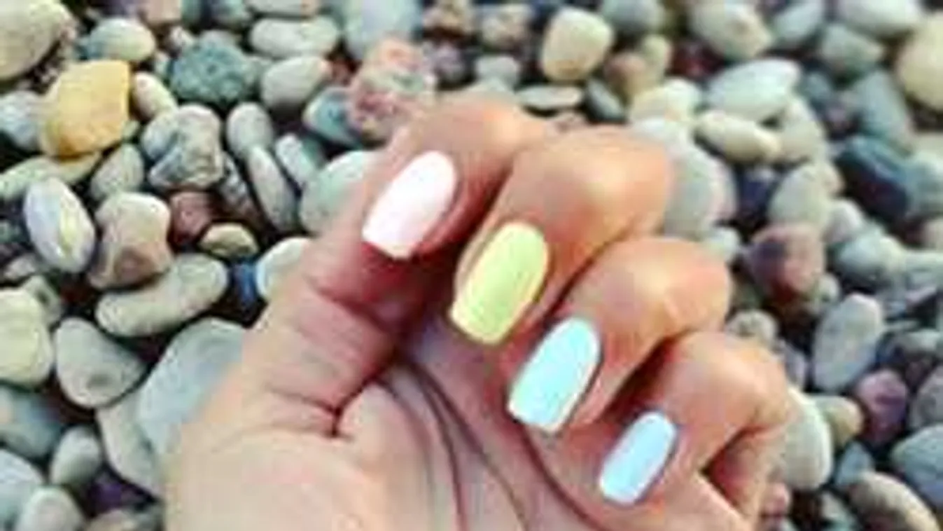 Szupernőies manikűrben hódítasz idén nyáron