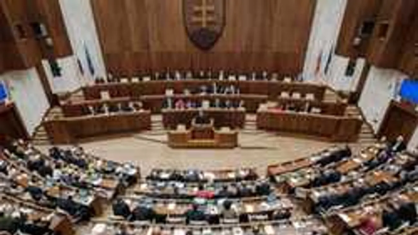 Meghátráltak a szlovákok, módosult a "himnusztörvény"