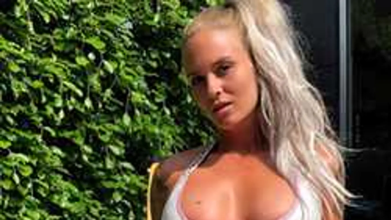 Erotikus fotók, megmutatta bombasztikus melleit a tetovált sportolónő