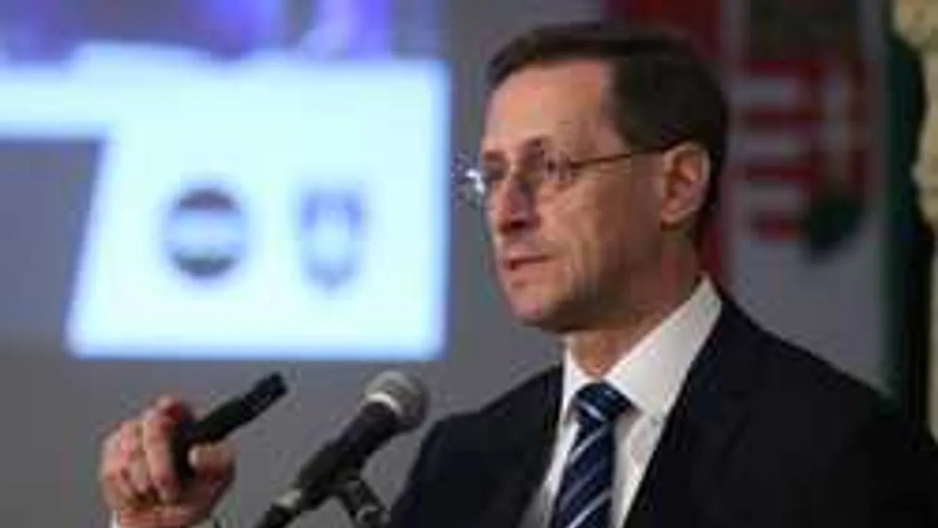 Varga Mihály: Az ellenzék letagadja a bevándorlást