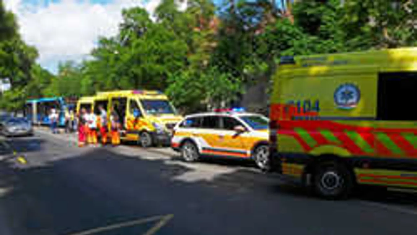 Fotók a helyszínről, sok utas megsérült a budapesti buszbalesetben