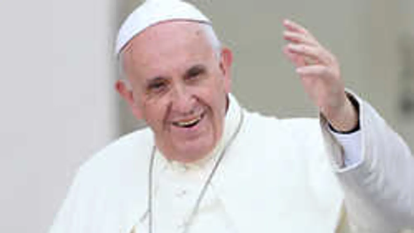 Megérkezett Ferenc pápa Erdélybe, több ezer magyar szállt buszra miatt