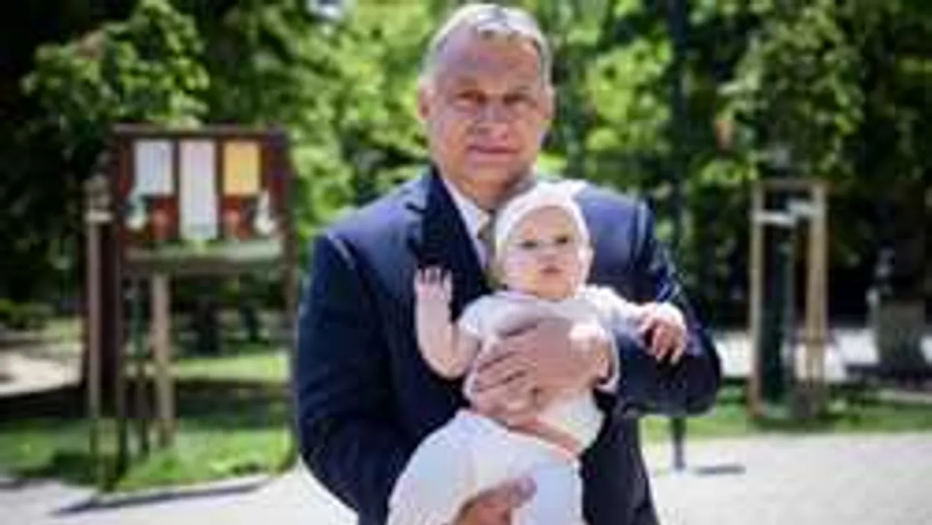 Egy keresztelőn is járt  Orbán Viktor