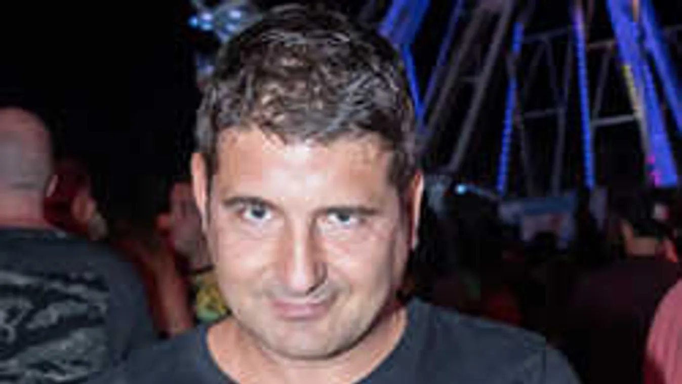 Romantikus fotó, így szereti egymást Hajdú Péter és a szépséges Anna