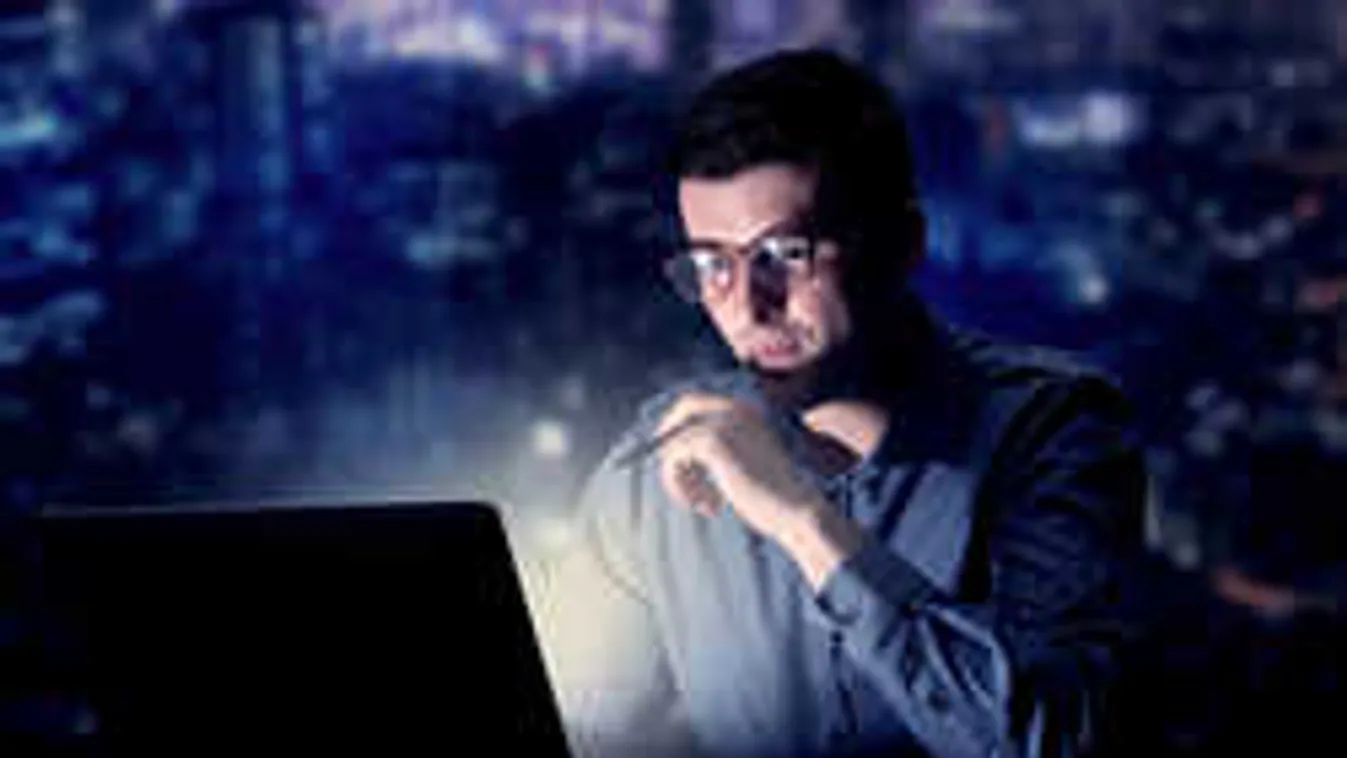 Túl sokat ülsz számítógép előtt? Ez a szemüveg segít!