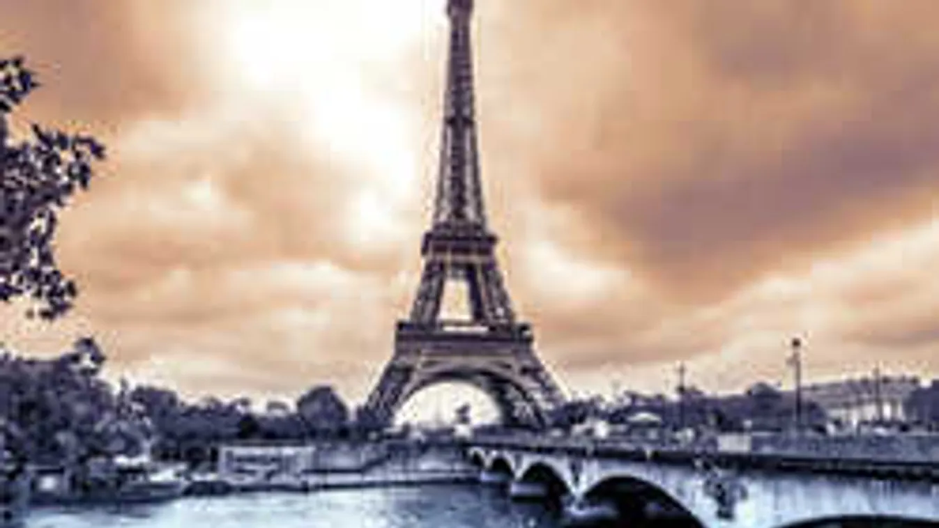 Tűzoltók a helyszínen, vészhelyzet miatt kiürítették az Eiffel-tornyot