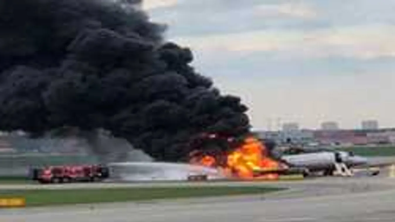 Megrázó videó: lángokban állva landolt Moszkvában az utasszállító