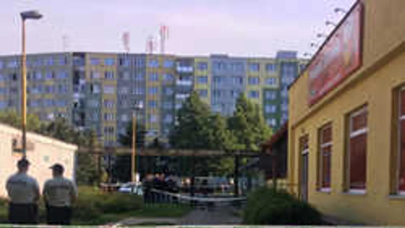 Dráma a lakótelepen: Fejbe lőtte magát egy férfi a rendőrök előtt