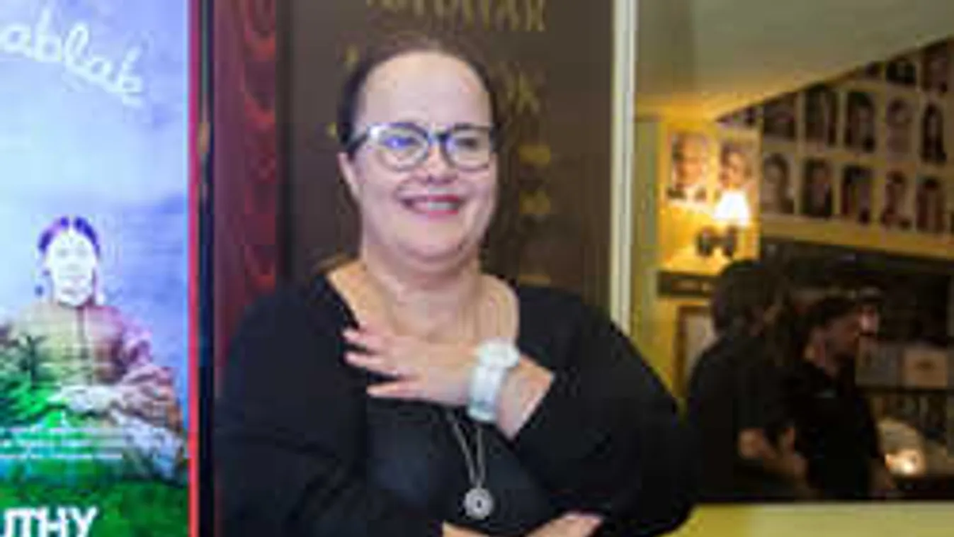 Nincs túl jól: lemondta előadásait a magyar színésznő