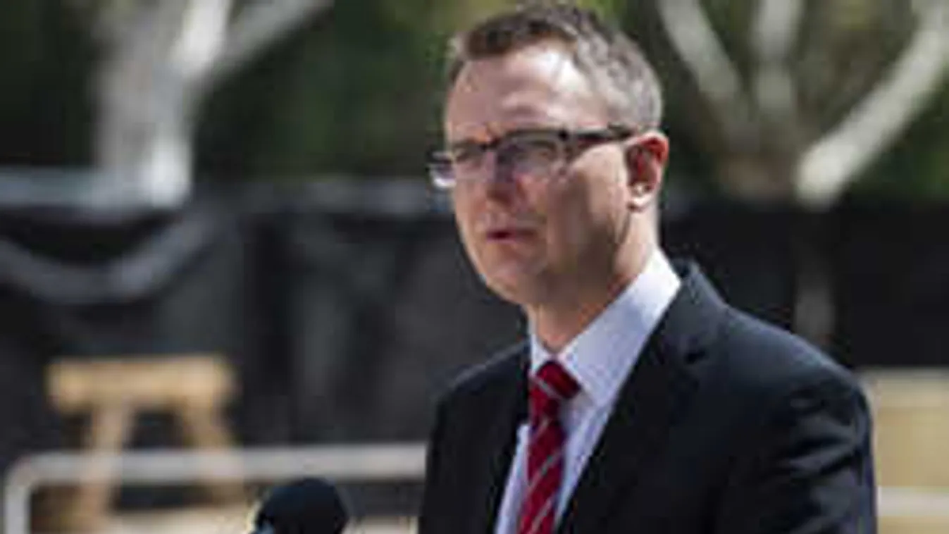 Migránskártyákra jut pénz Brüsszelben, a babaváró támogatást betiltják?