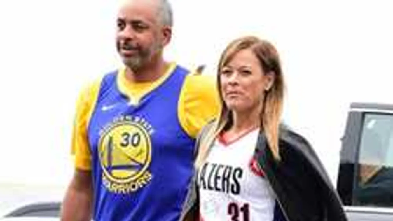 Nehéz helyzetben a két sztár szülei, így döntöttek