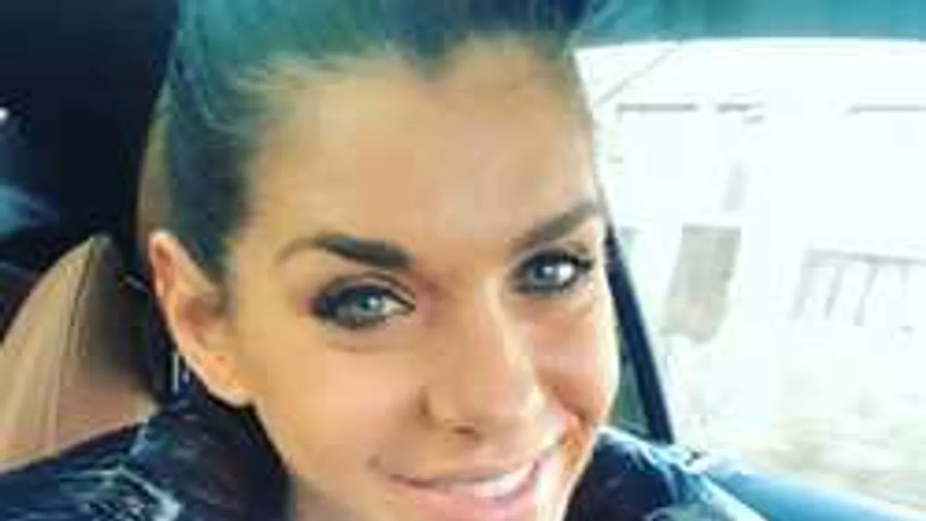 Intim kép Dér Heniről: Bugyiban és melltartóban kapták le, íme a fotó