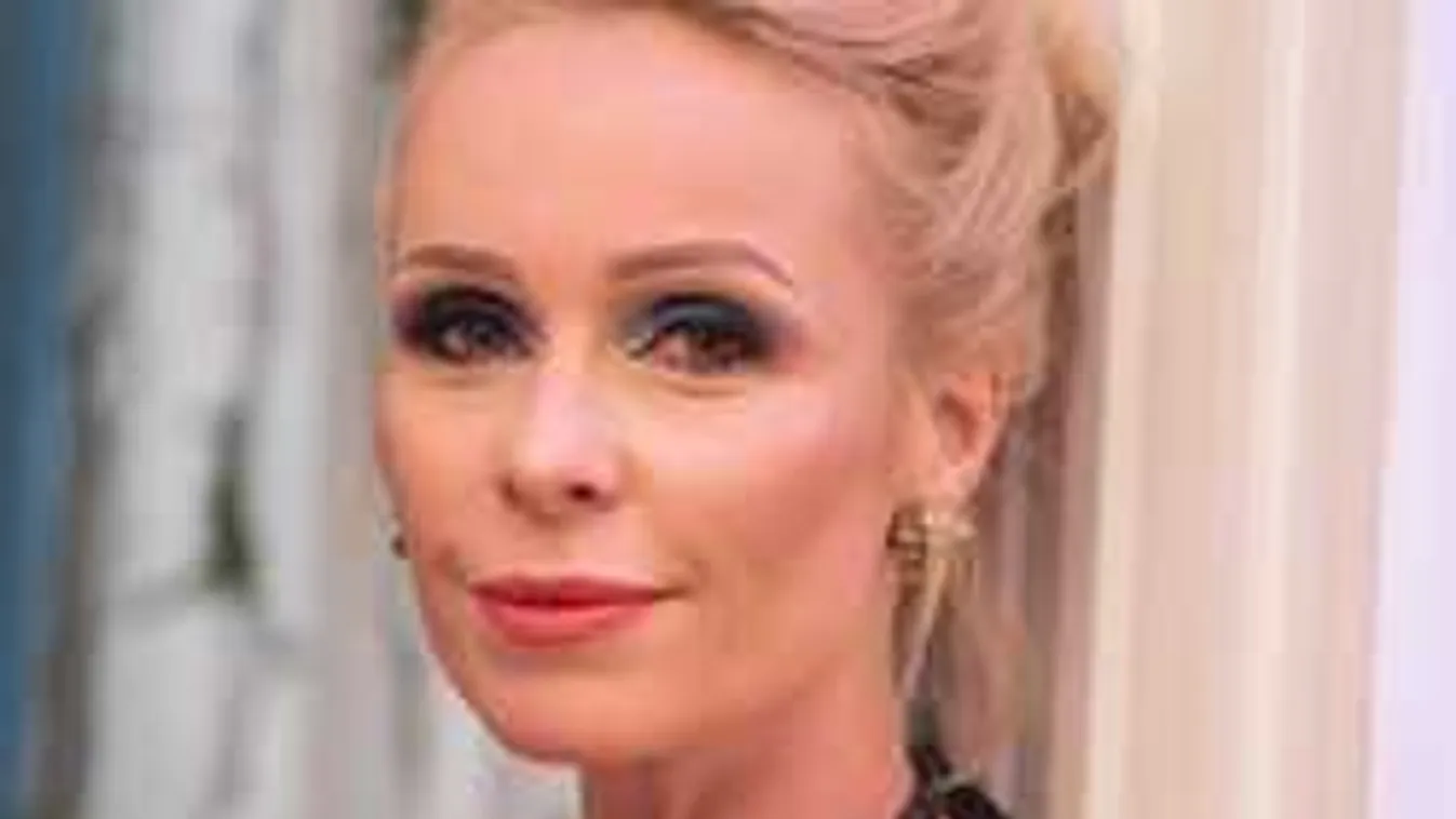 Bepánikolt a luxusfeleség: kellemetlen dolog történt vele éjszaka