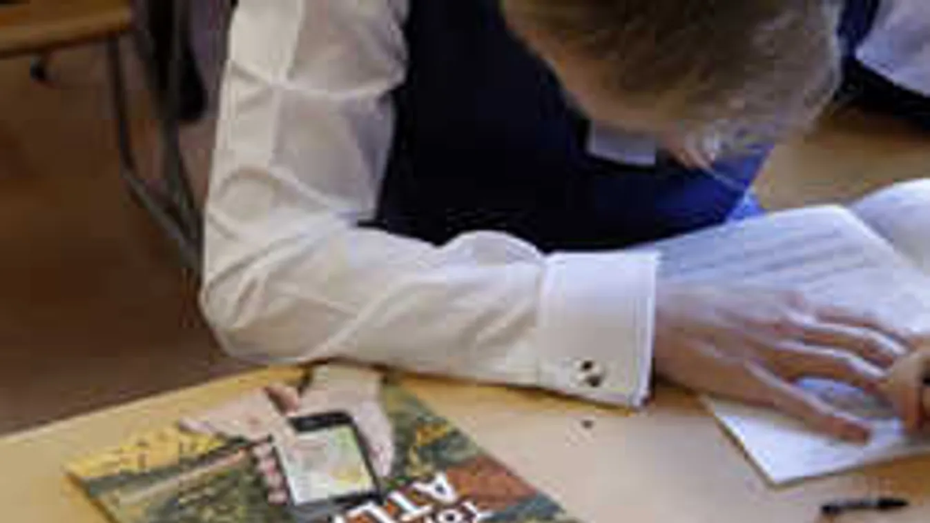 Botrány az érettségin, ezt lehet eddig tudni a kiszivárgott tételekről