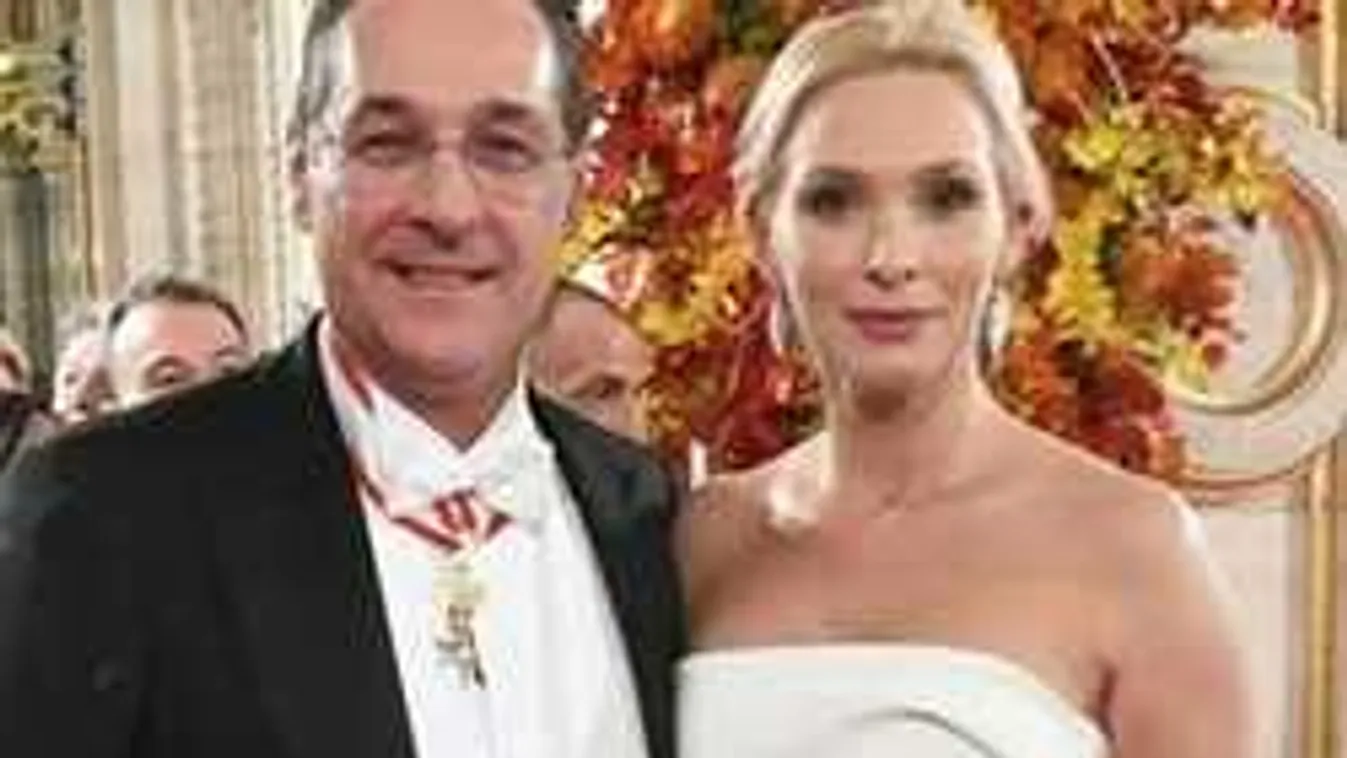 Mégsem költözött el felesége a volt osztrák alkancellártól!